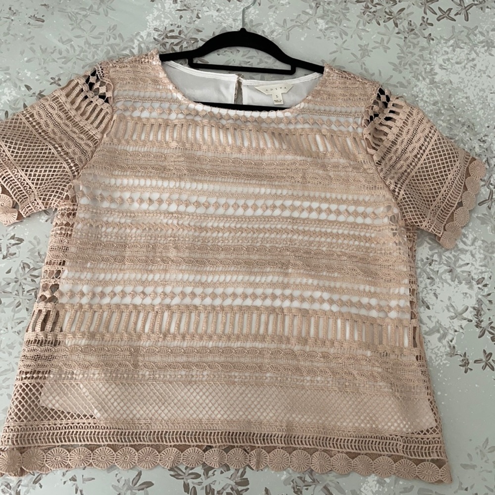 A diva women’s lace crochet top mauve .